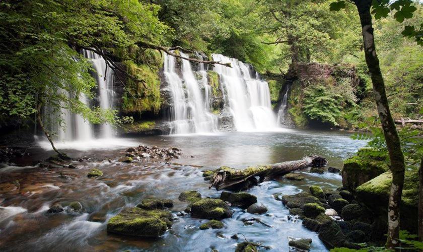 Glan-Yr-Afon Cottage Two Bedrooms Sennybridge المظهر الخارجي الصورة