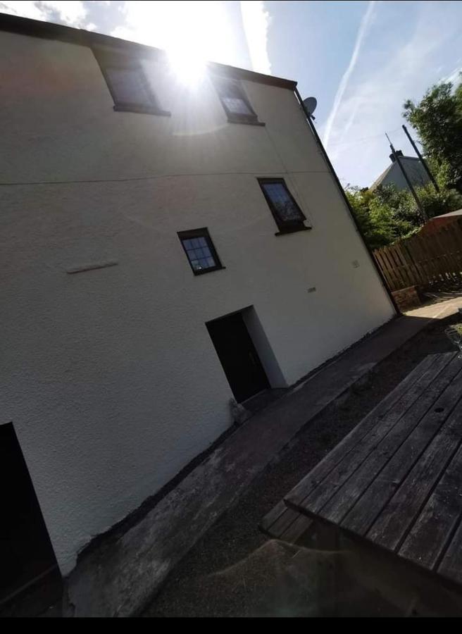 Glan-Yr-Afon Cottage Two Bedrooms Sennybridge المظهر الخارجي الصورة